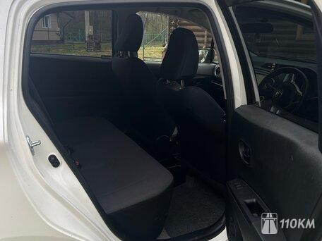 Toyota, Vitz, 1000, 69, бензин, хэтчбек, вариатор, передний привод, среднее состояние, правый, белый, 650 000 ₽